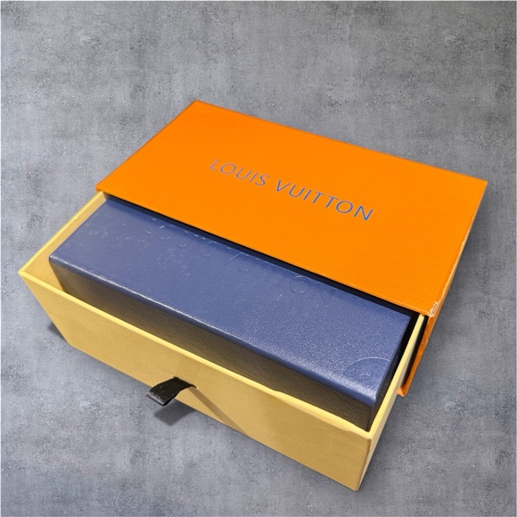 Louis Vuitton Black Monogram Sunglasses - Picture 5 of 6